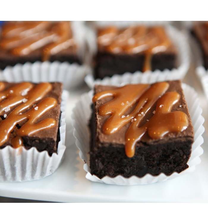 Suklaa-karamelli-browniepalat